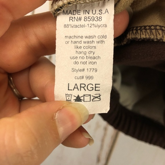 KOS USA Sports Bra, Size Large. In excellent condition! Made in the USA! - Picture 4 of 4